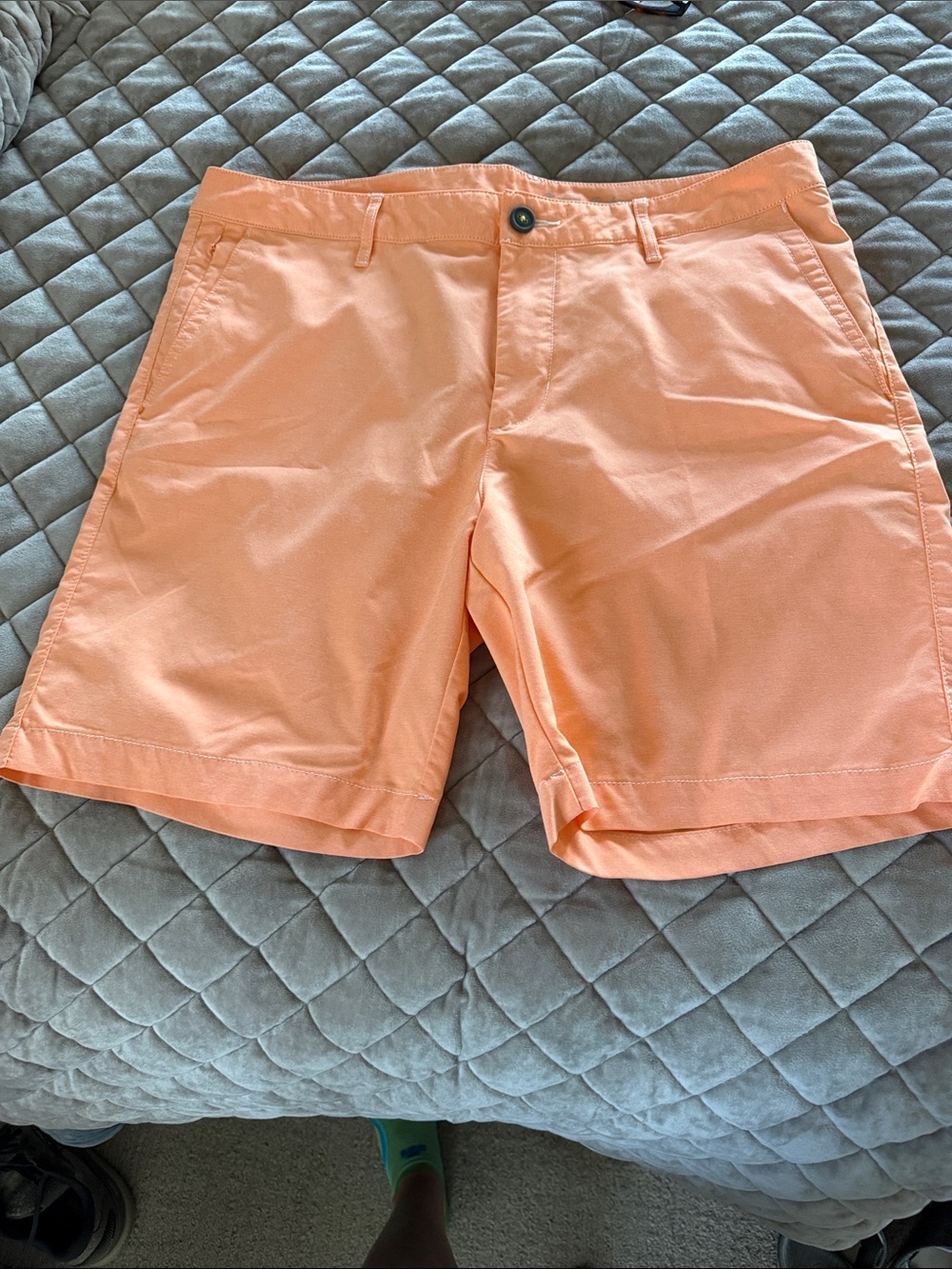 TOMMY BAHAMA MEN’S CHIP SHOT ISLANDZONE SHORTS Size 35
Light Orange/Salmon